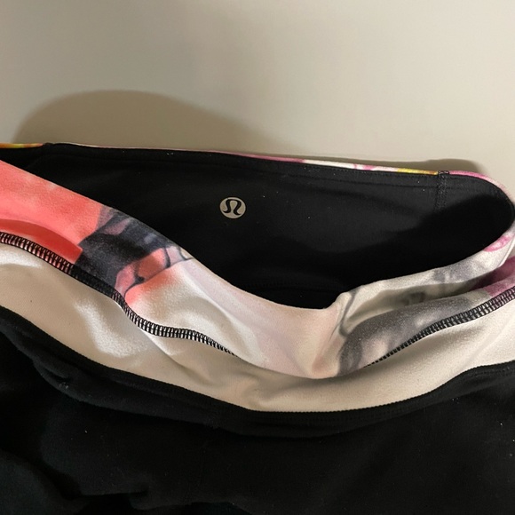 LULULEMON UNICORN TEARS GROOVE CROP RARE PRINT SIZE 4 - Picture 5 of 9